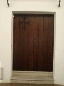 Puerta de madera de castaño de Carpintería Galaroza